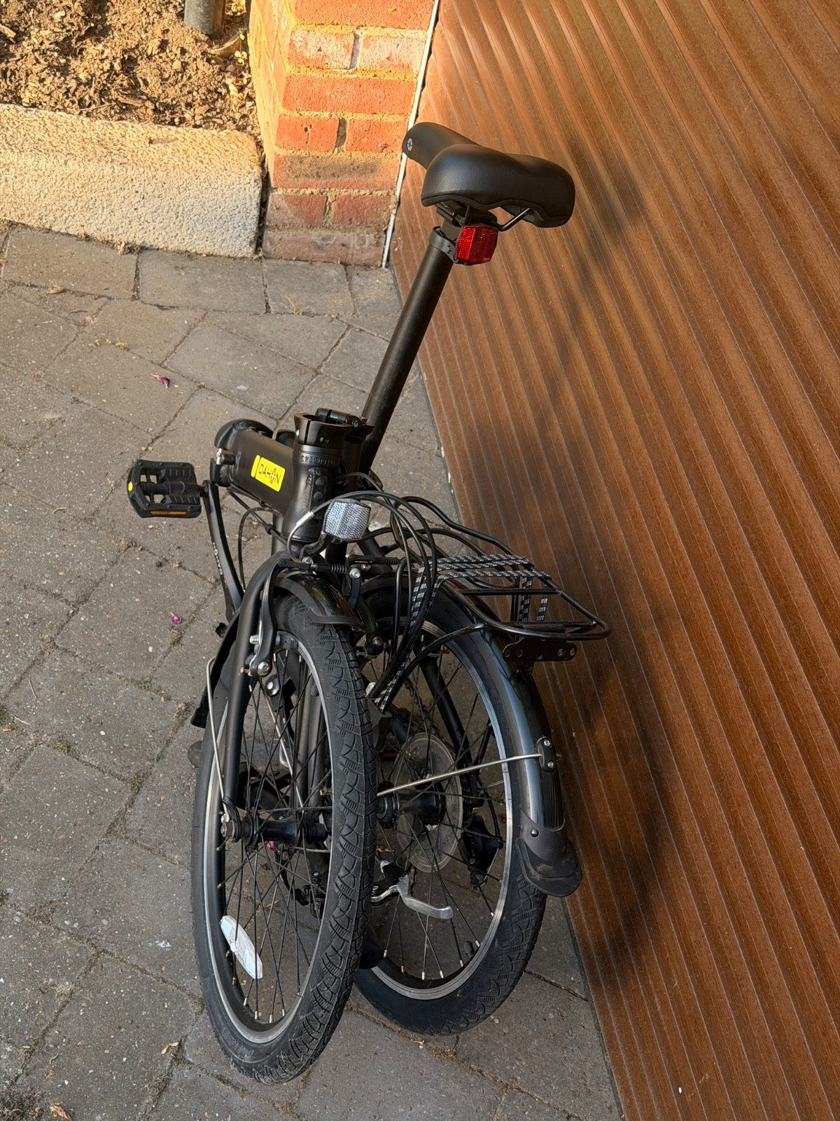 Dahon Hit 20" Wheels 11.6 kg Compact Unisex Matt Black Folding Bike {Alt Pedals}