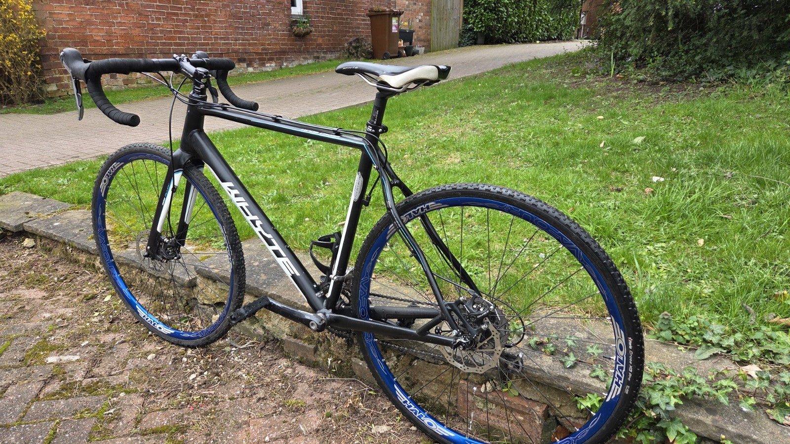 Whyte Gravel Road Bike  Medium  54 Halo TRP 105