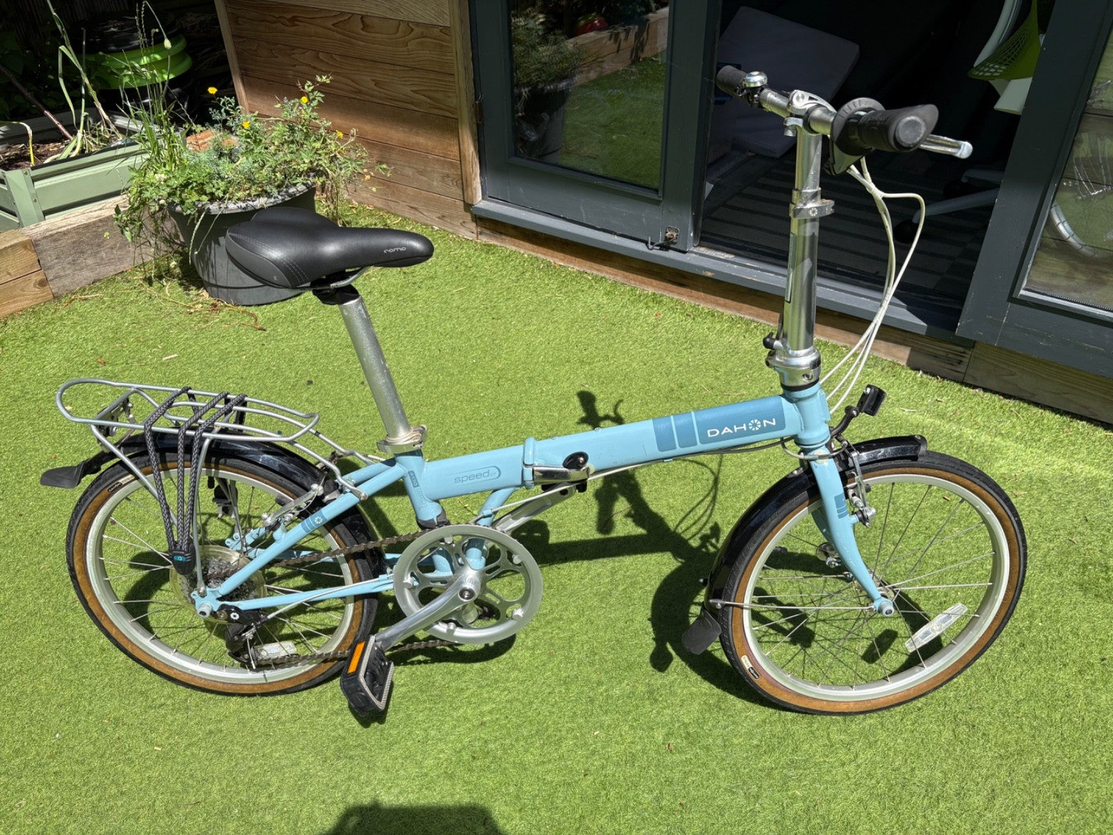 Dahon Speed 7 light blue folding bike. Very good condition