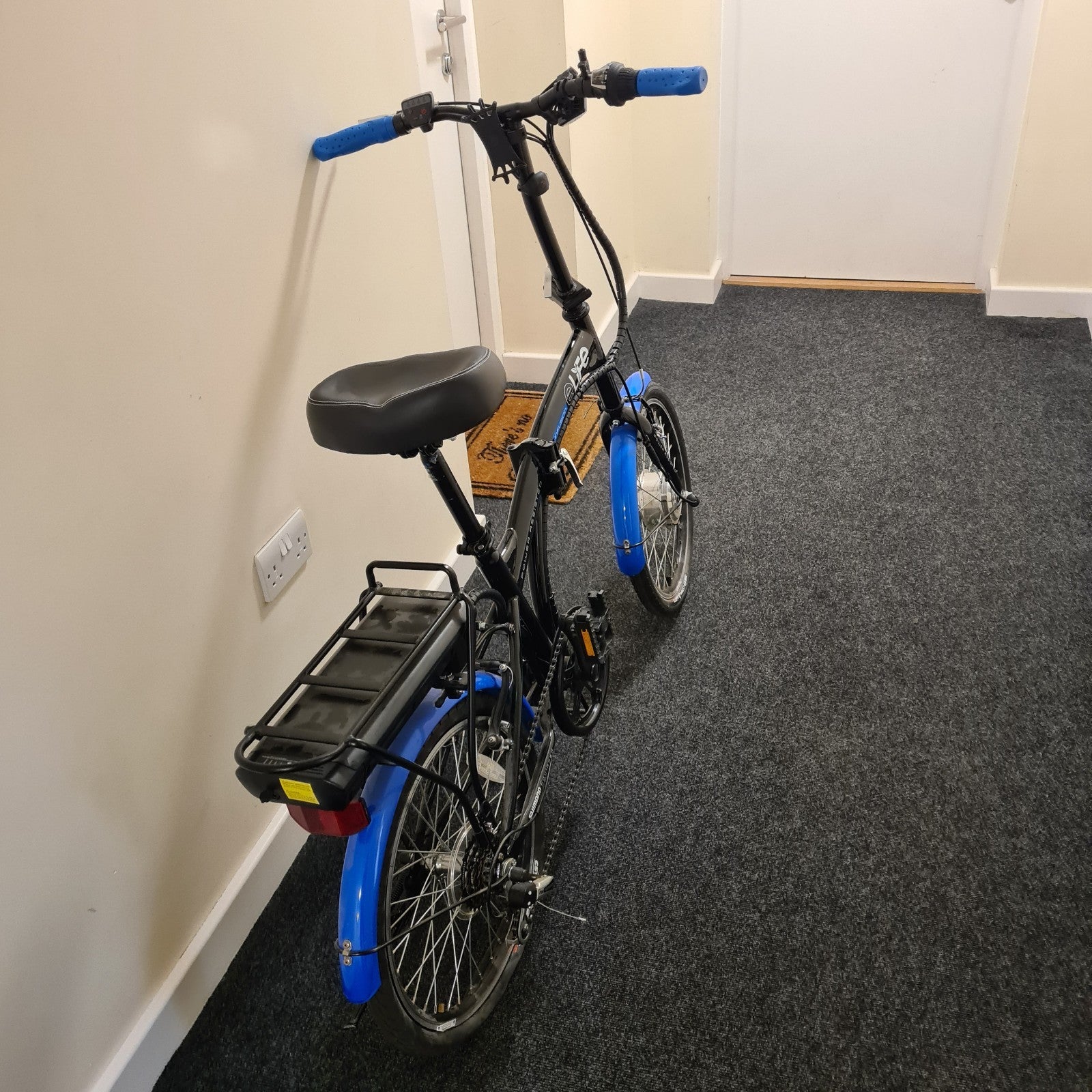 elife Infusion Power Assisted Folding Bike 153cm × 30cm x 94cm L/ W/H Used Once