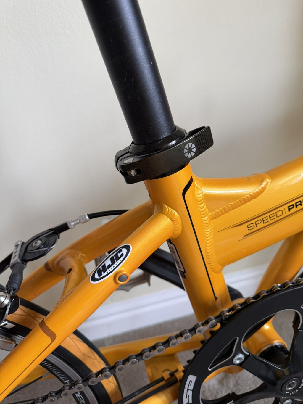 DAHON SPEED PRO TT FOLDING BIKE. HARDLY USED AS SHOWN.