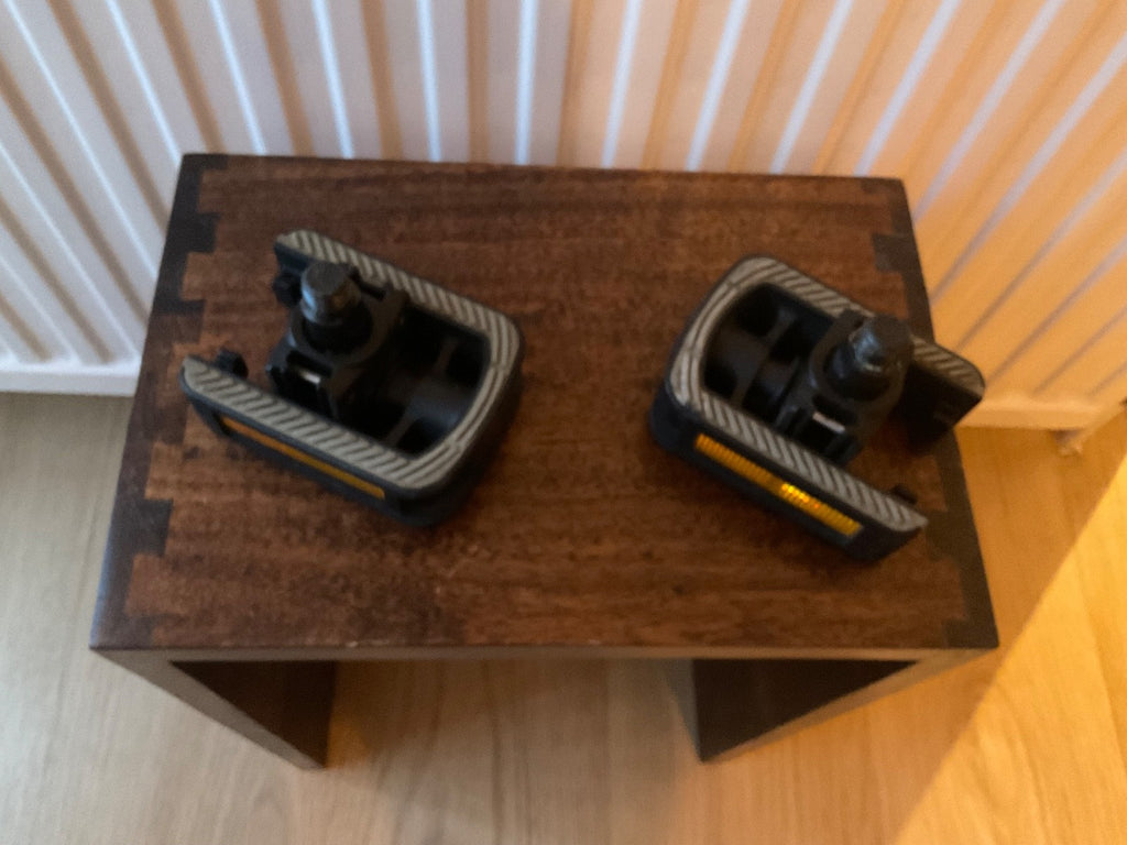SR SUNTOUR BICYCLE  FOLDING PEDALS 9/16 inch - Good Condition