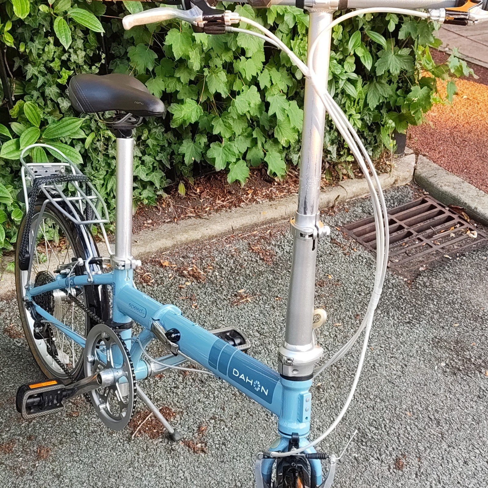 Dahon Speed D7 20in Folding Bike 7-Speed Derailleur, Rear Rack & Mudguards