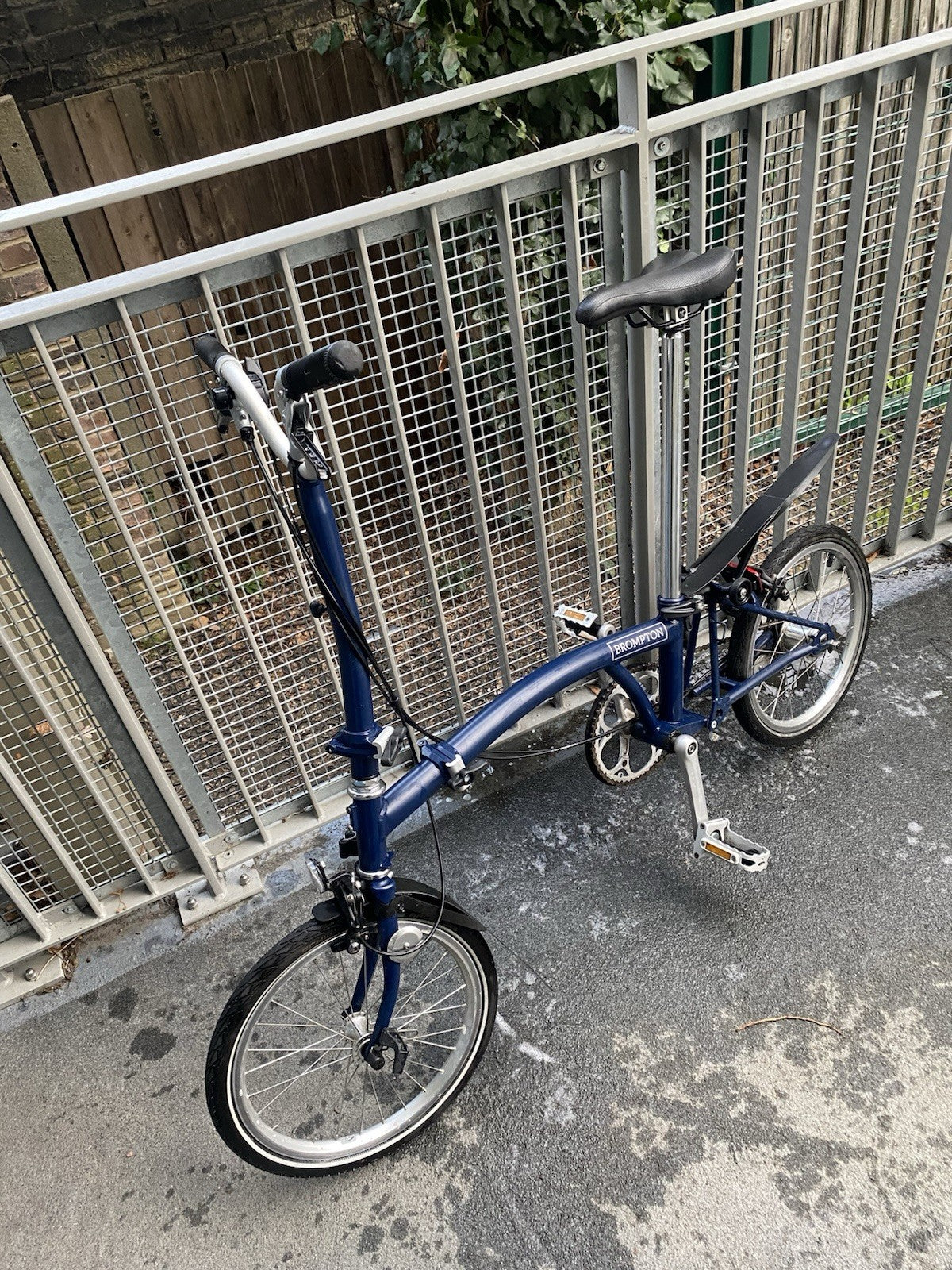 Brompton 3HL Navy 2020 Excellent Condition Seldom used