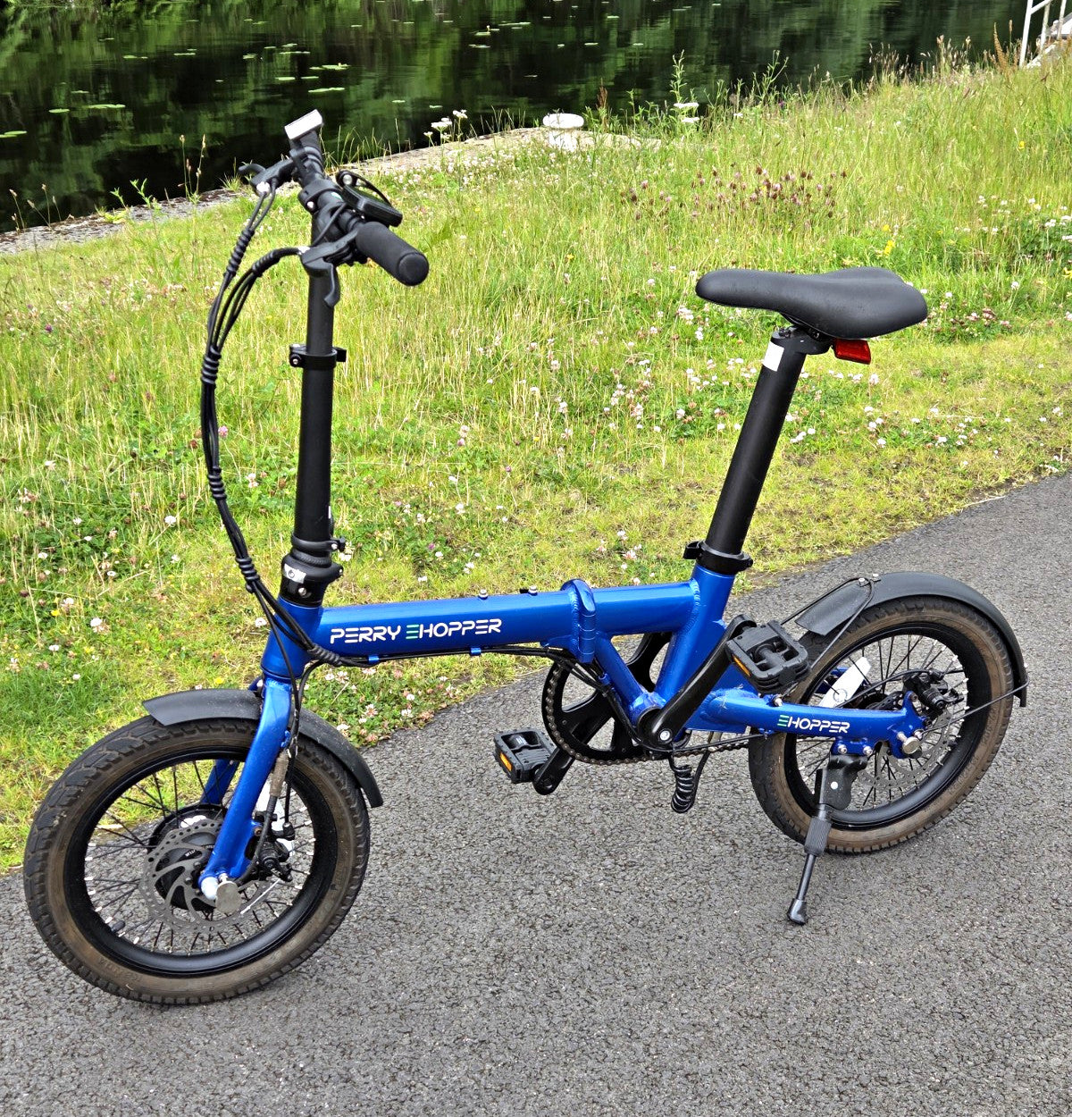 Perry Hopper Folding Bike 16in Blue/Black, Disc Brakes, Foldable, Mudguards