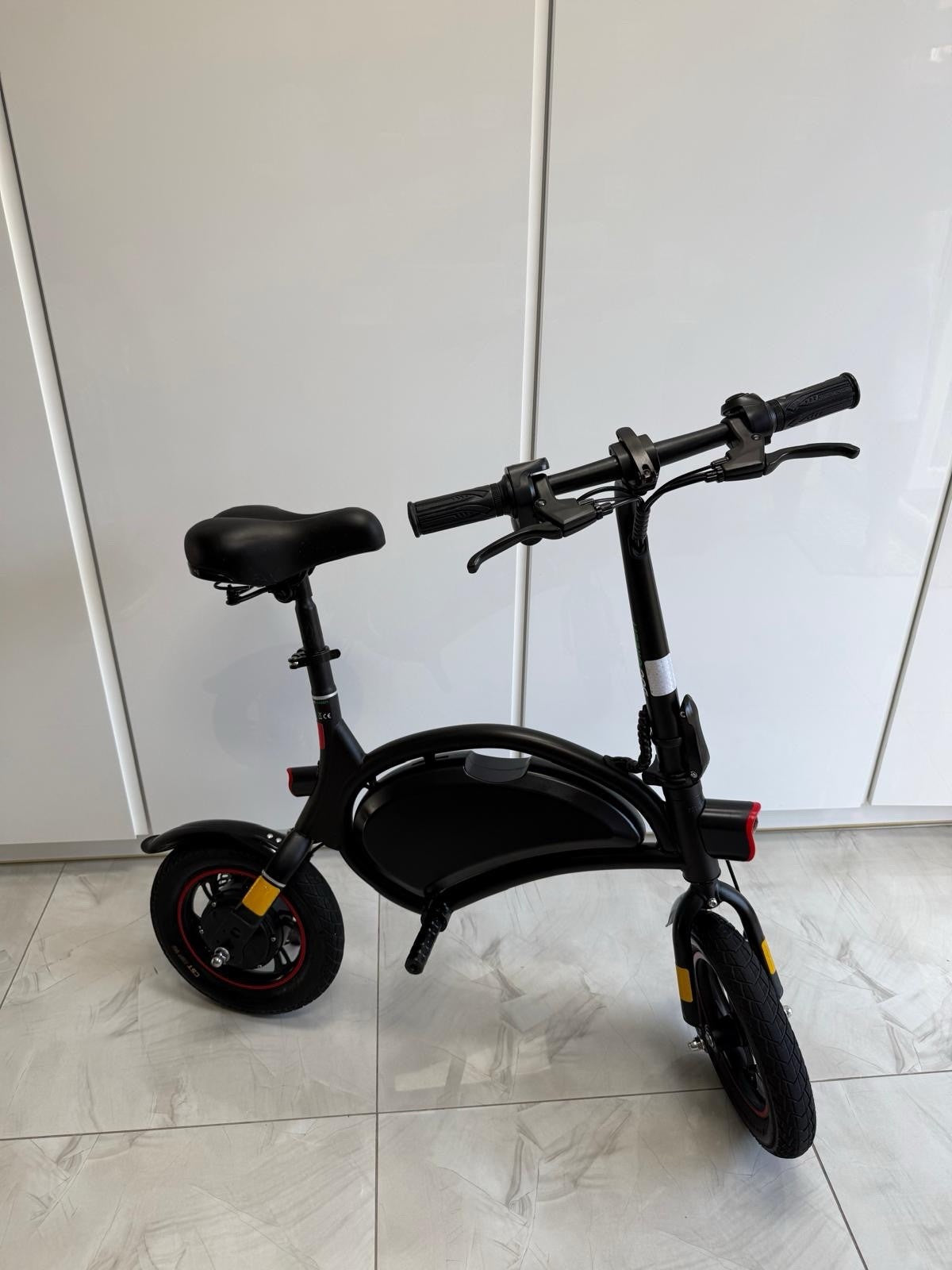 Doc Green Seated folding  bike, Front & Rear Lights, Black/Red Trim
