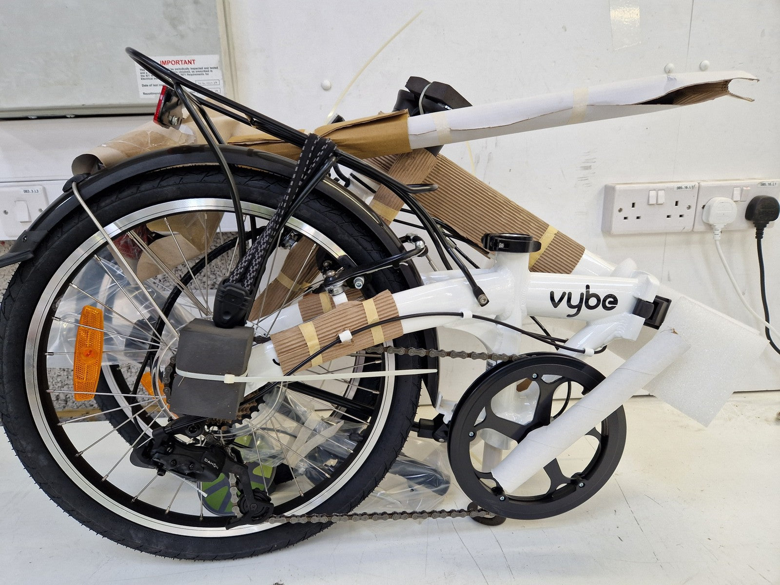 Dahon VYBE D7 Unisex 20" Wheel Compact 12kg 7-Speed Folding Bike Alloy White A