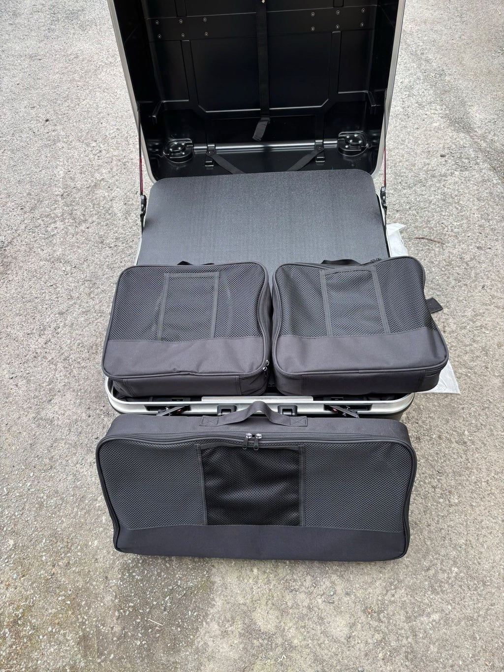 AMAZING BROMPTON B&W GARAGE/BIKE CASE WITH EXTRA SPACE FOR LUGGAGE
