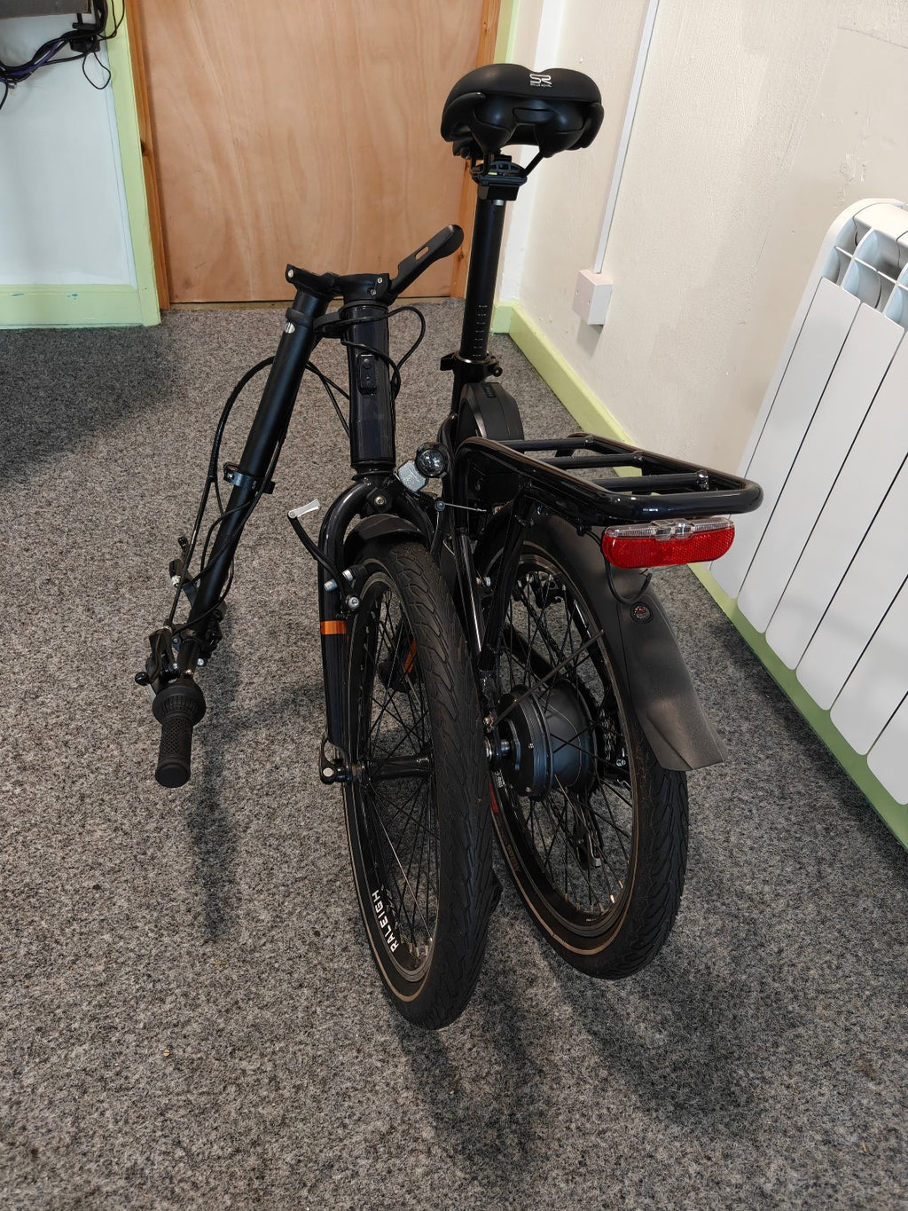 Raleigh Stow-E-Way Folding Bike - Dark Blue