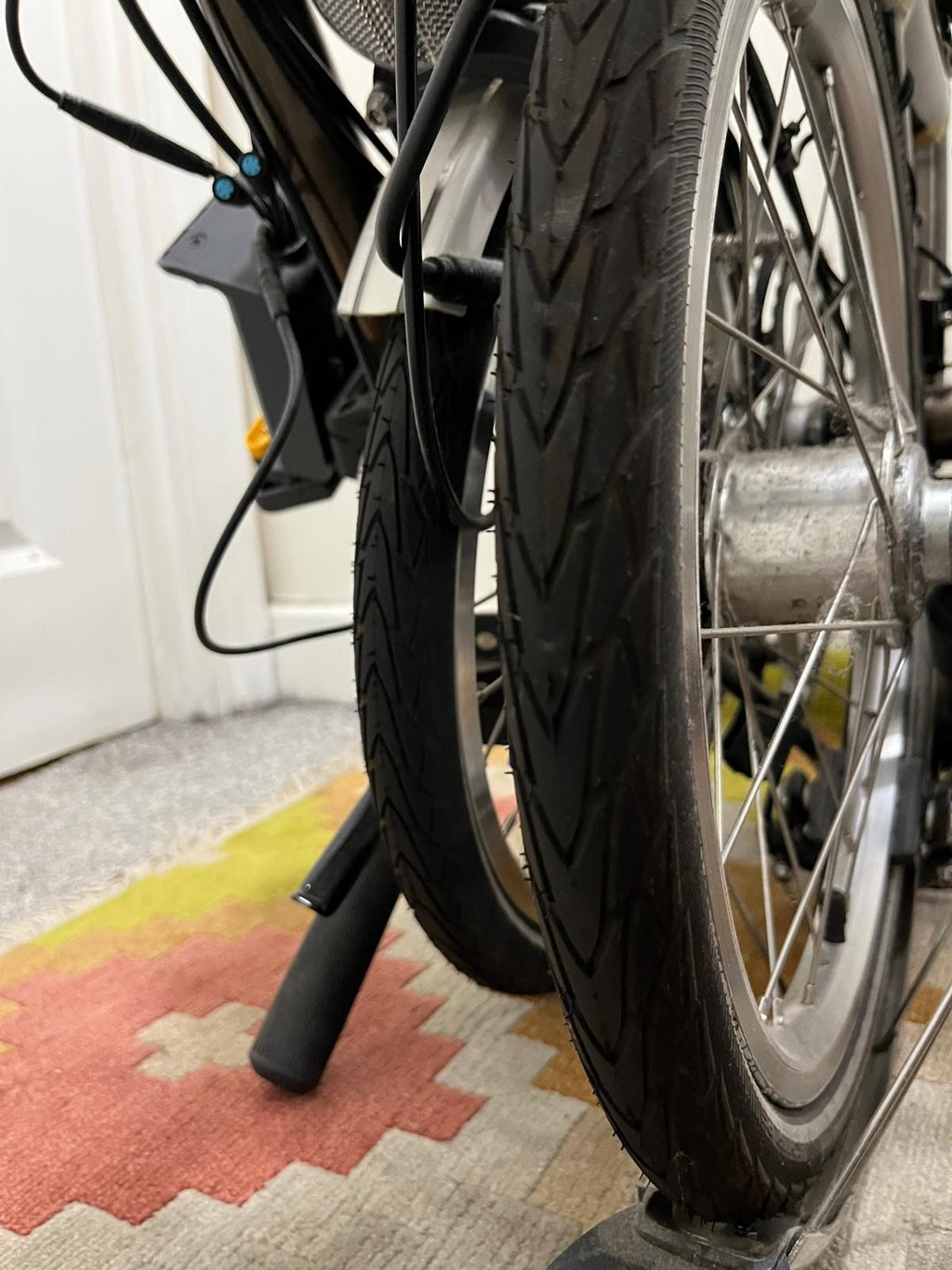 Brompton C Line Mk5, 3-Speed, Mid Handlebars + Swytch Kit – Black, Bare