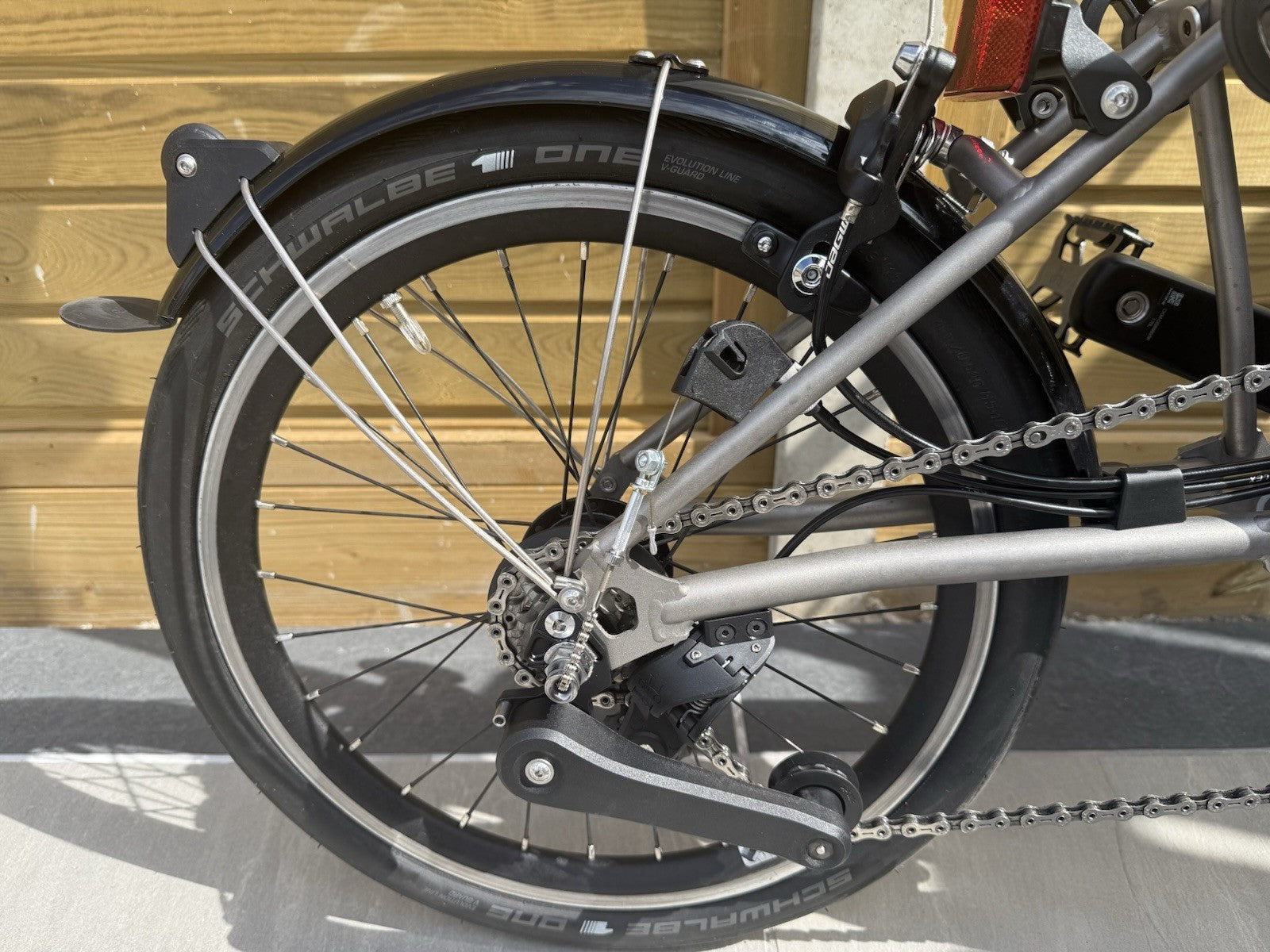 Bromton T LINE 12 SPEED MY24/MID, used 20-30 times, light scratch on mudguard.