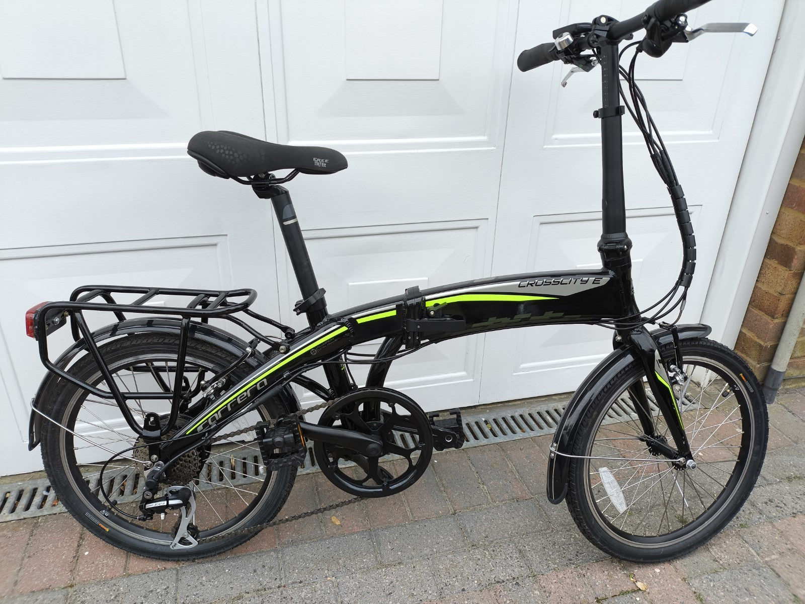 Carrera Cross City  Fully Folding, 20" Aluminium Wheels, USB