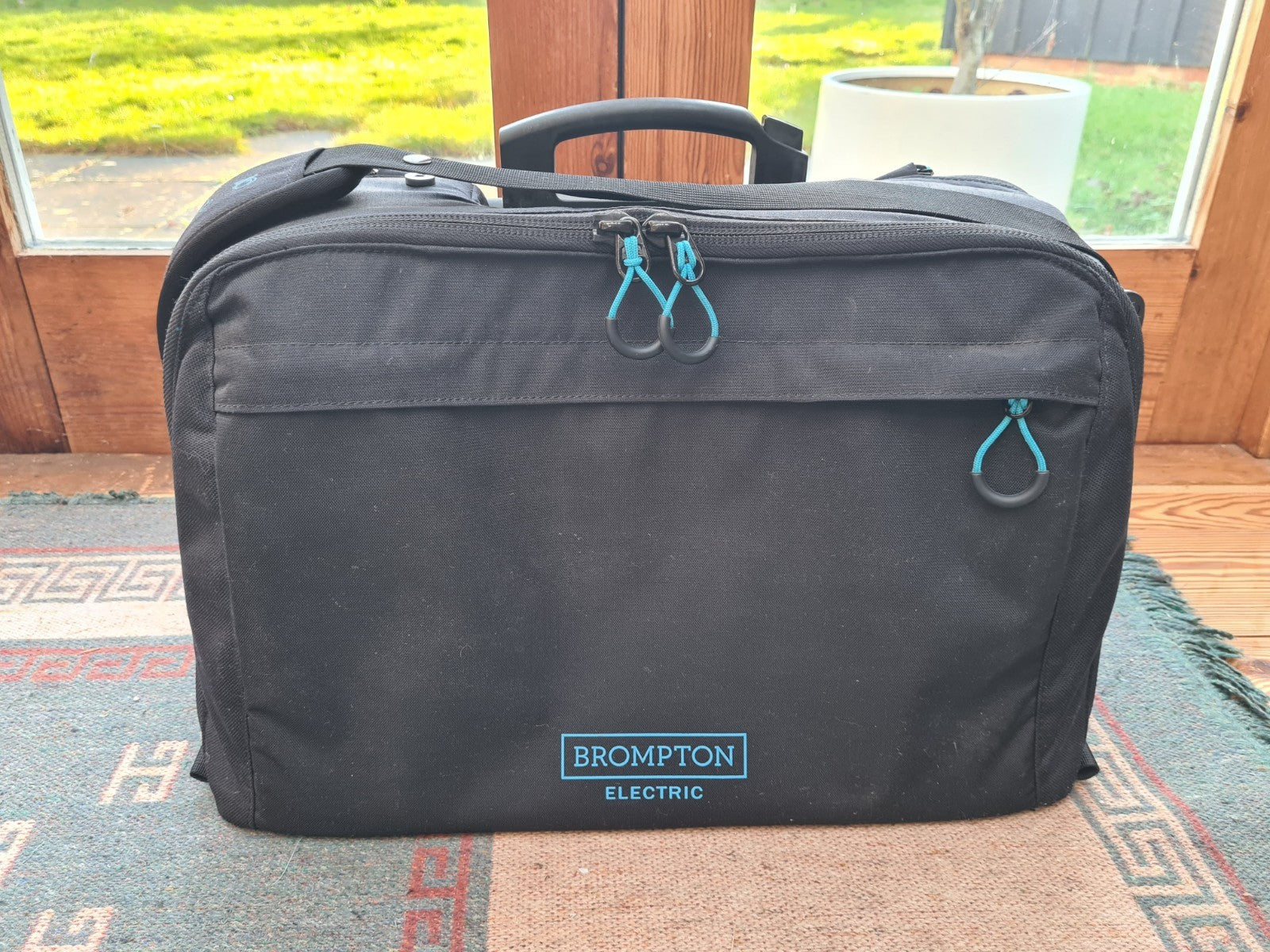 Brompton Electric C Line - 6 Speed - Mid Black + City bag