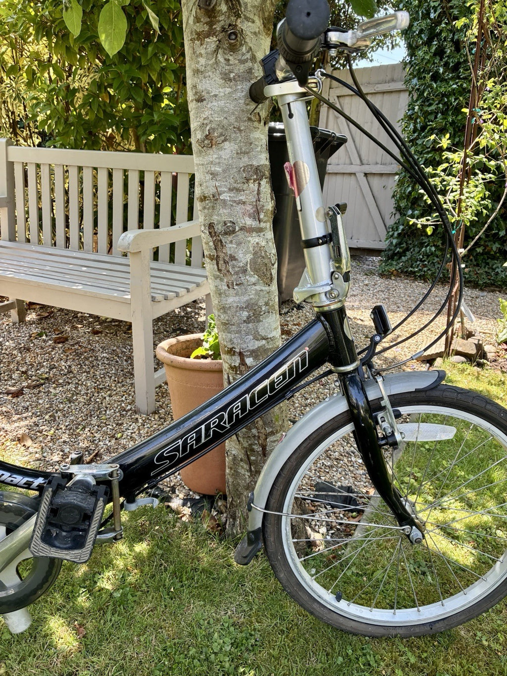 Saracen Compact Folding Bike 20in 3 Speed Black/Silver Rack Mudguards V-Brake