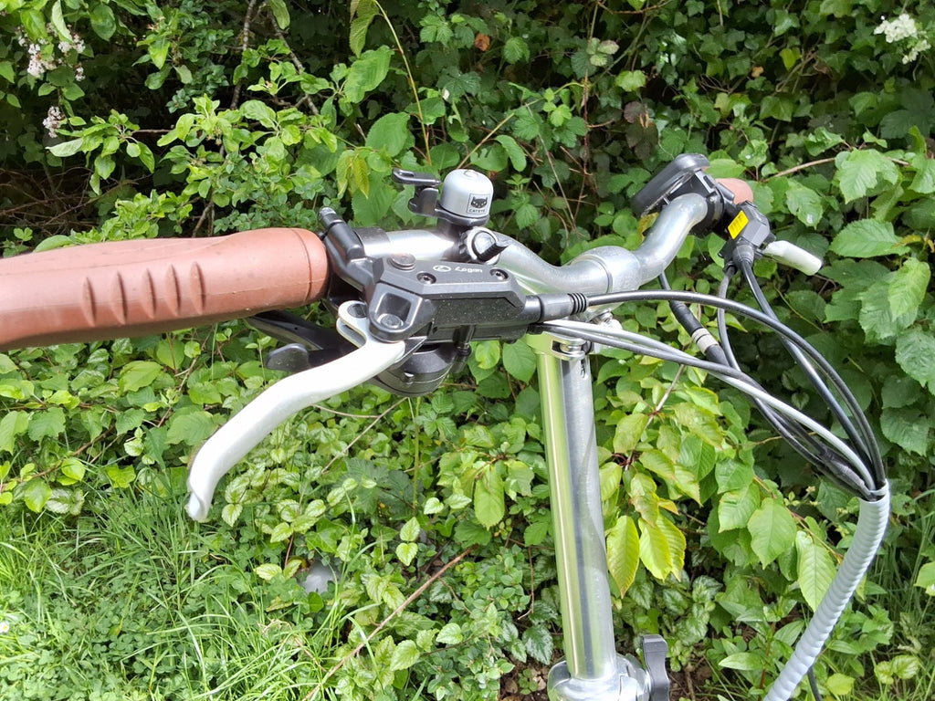 VOLT LS Metro,cream with crown handlebars and saddle. Immaculate condition.