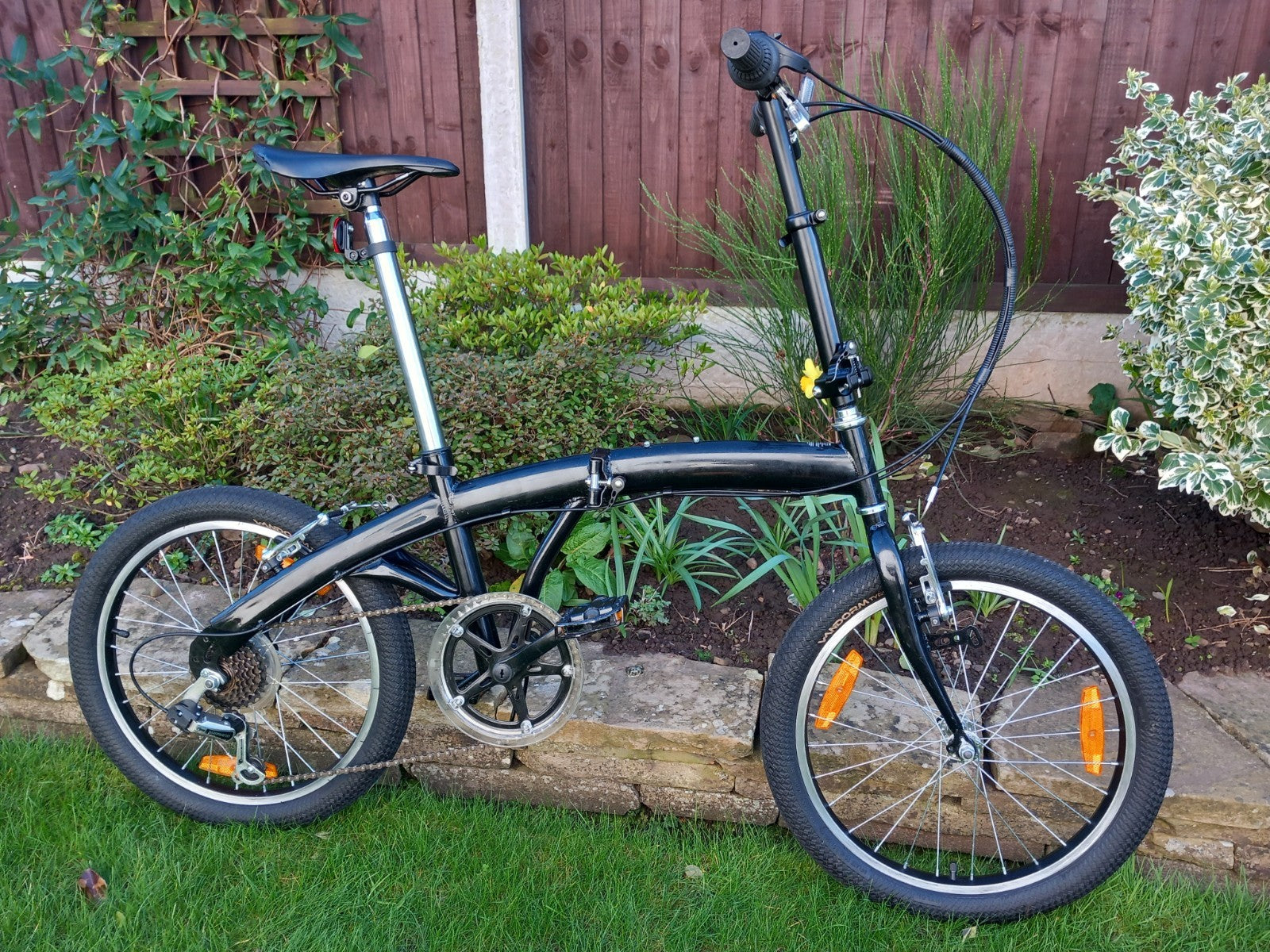 Folding Bike. 20-inch wheels. Very Good Condition. Plus Extras