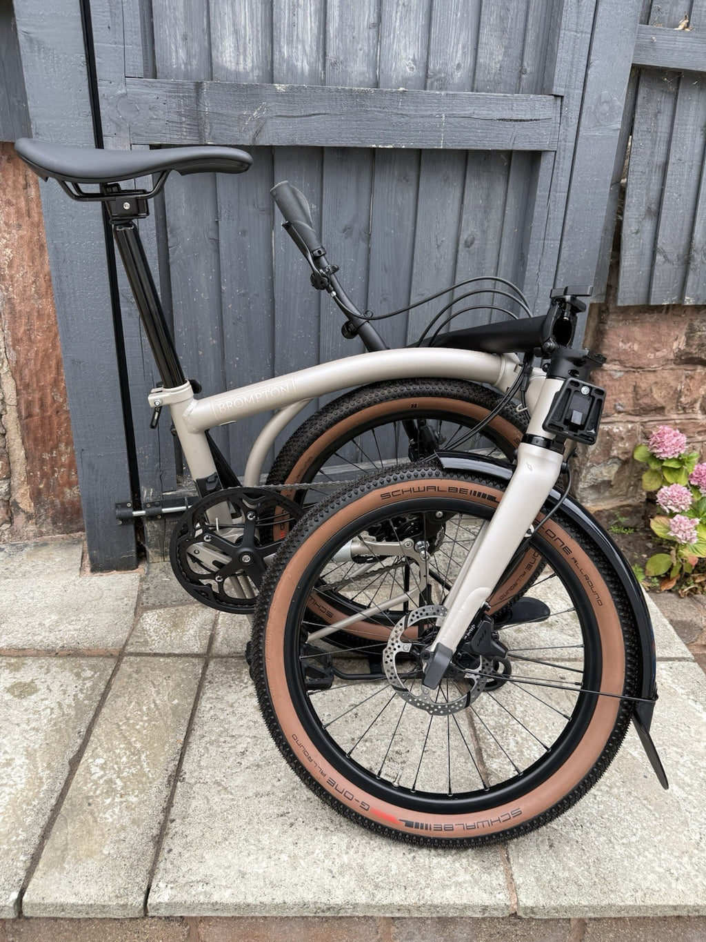 Brompton G Line Folding Bike 20in M Silver/Black Mechanical Disc, Rack Mudguards
