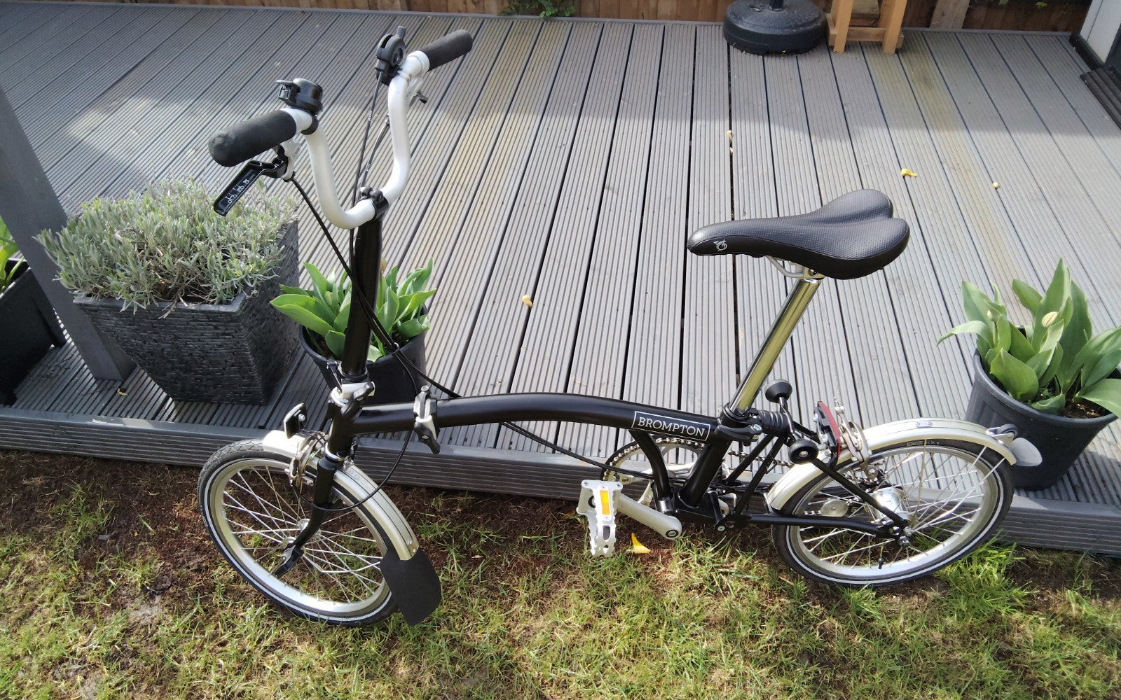 Brompton M3L Folding Bicycle with Reinforced Carry Bag