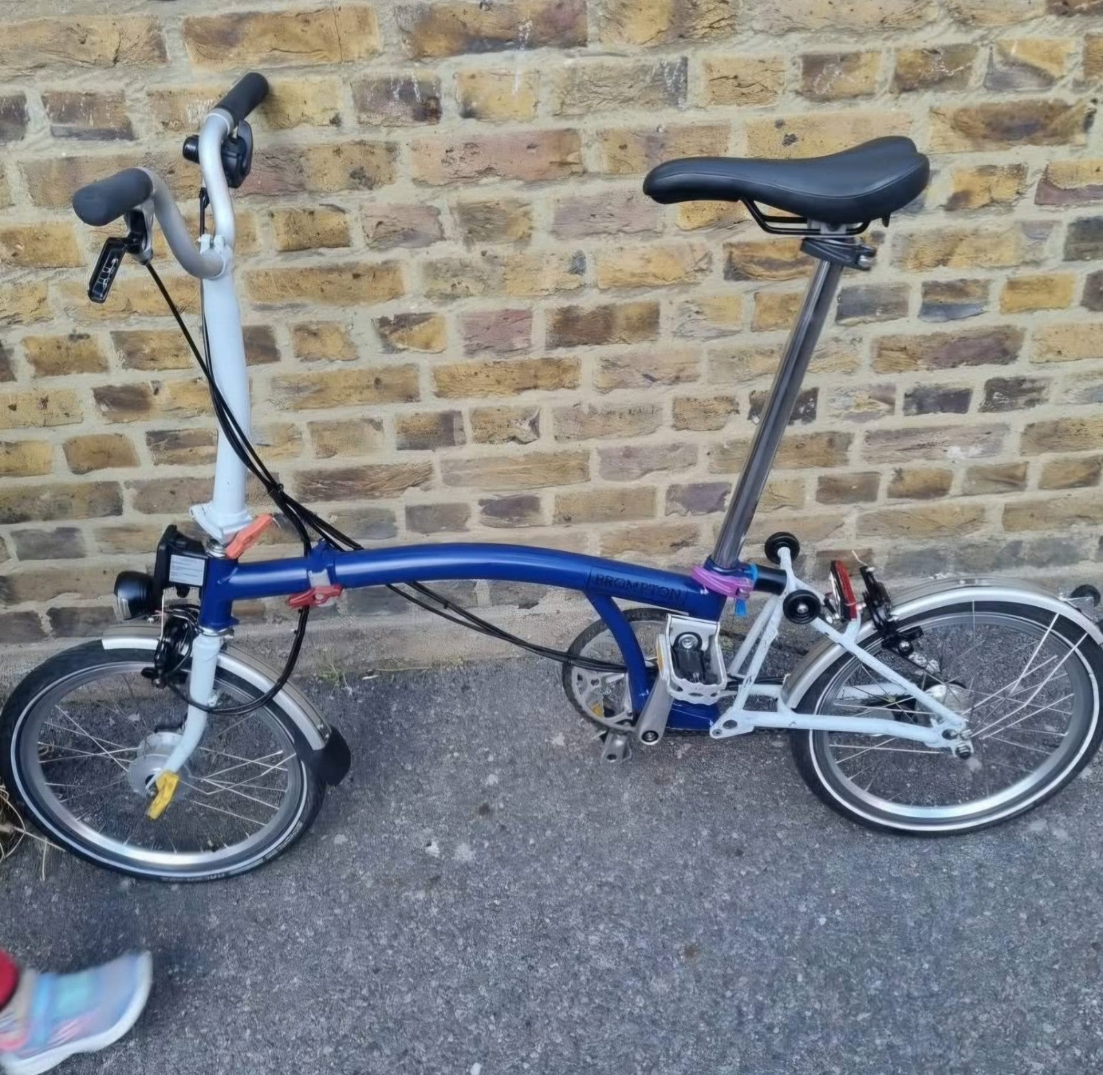 Brompton Folding Bike 16in Blue/White with Mudguards & Dynamo Led Light