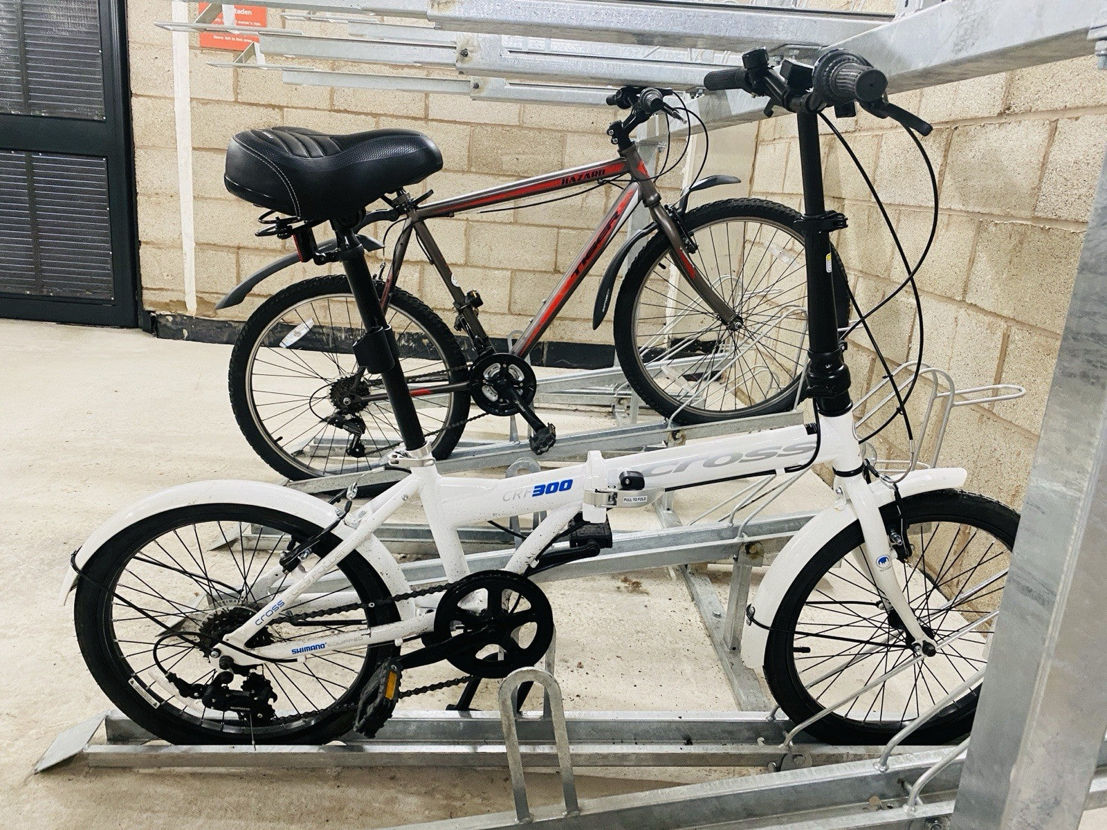 Cross CRF300 20 inch wheel Folding bike. Free U lock & Pump.