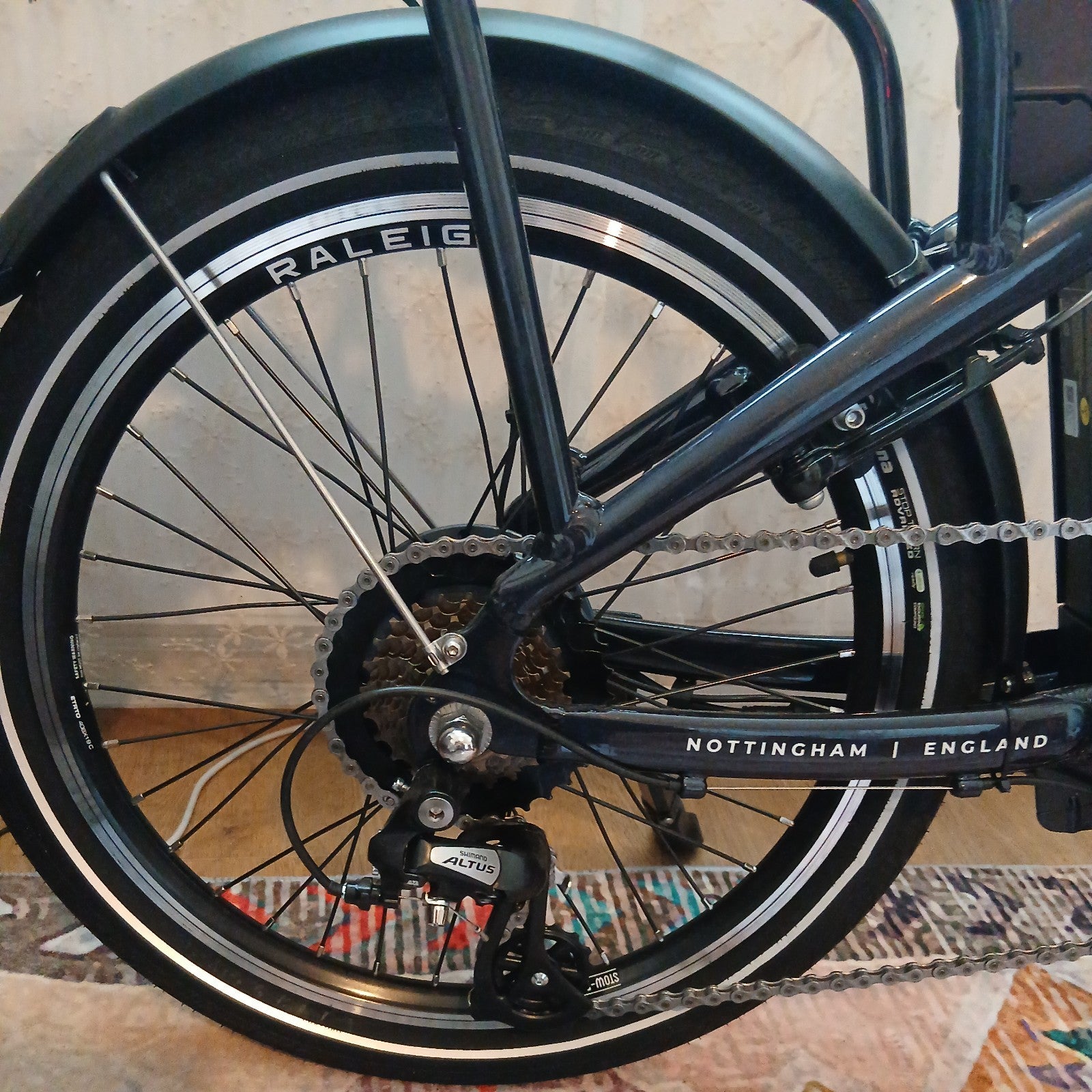 Raleigh Stow -E-Way Folding  7-Speed 20 Wheel