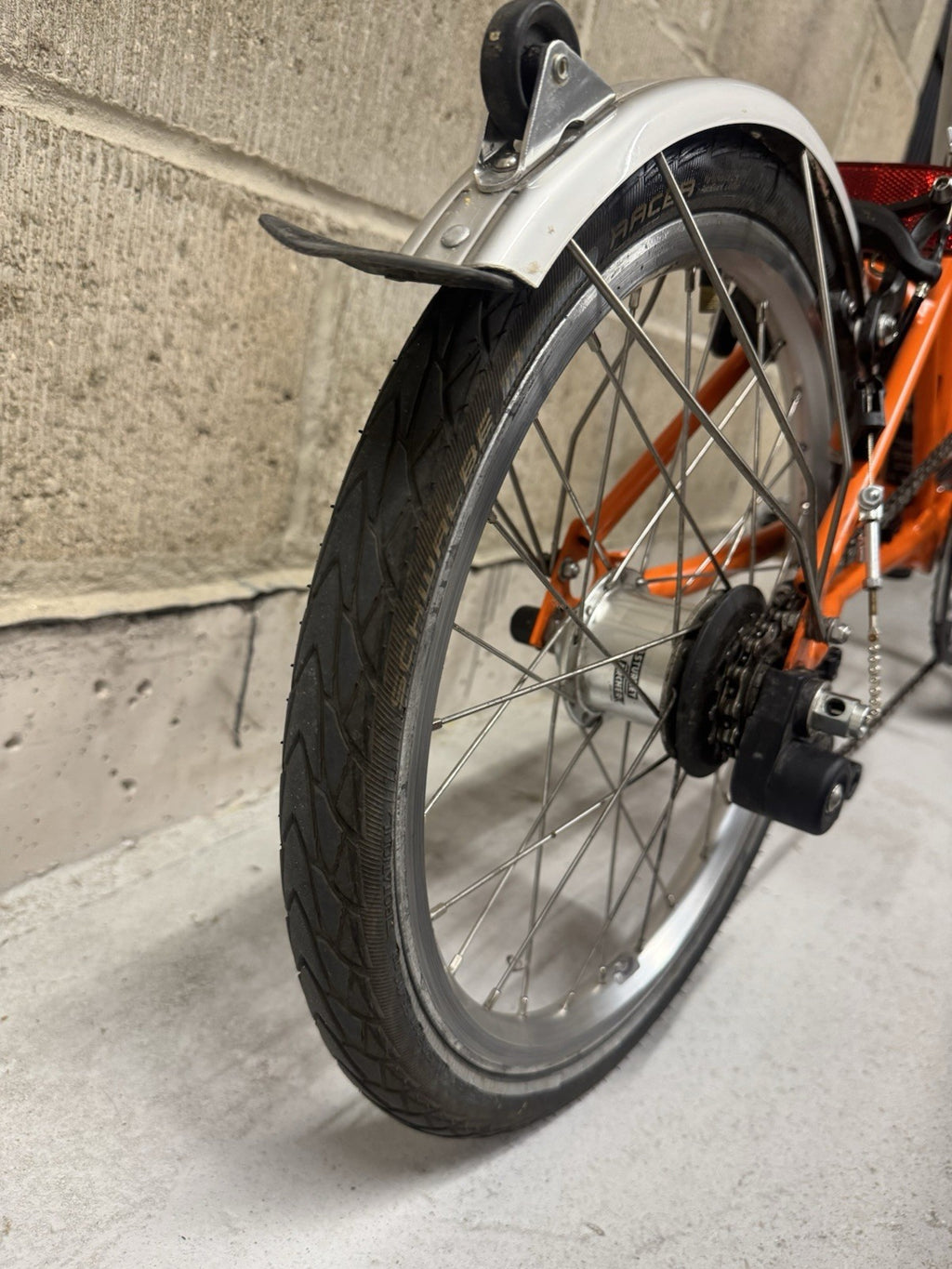 Excellent condition 2023 Brompton C Line Explore (6-speed) in Orange