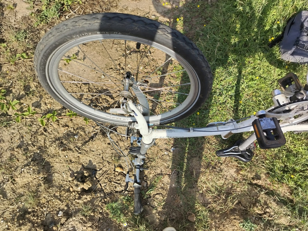 Dahon Mu P8 Folding Bike Cycle White Aluminium Frame 8 Speed 20" Wheel Serviced