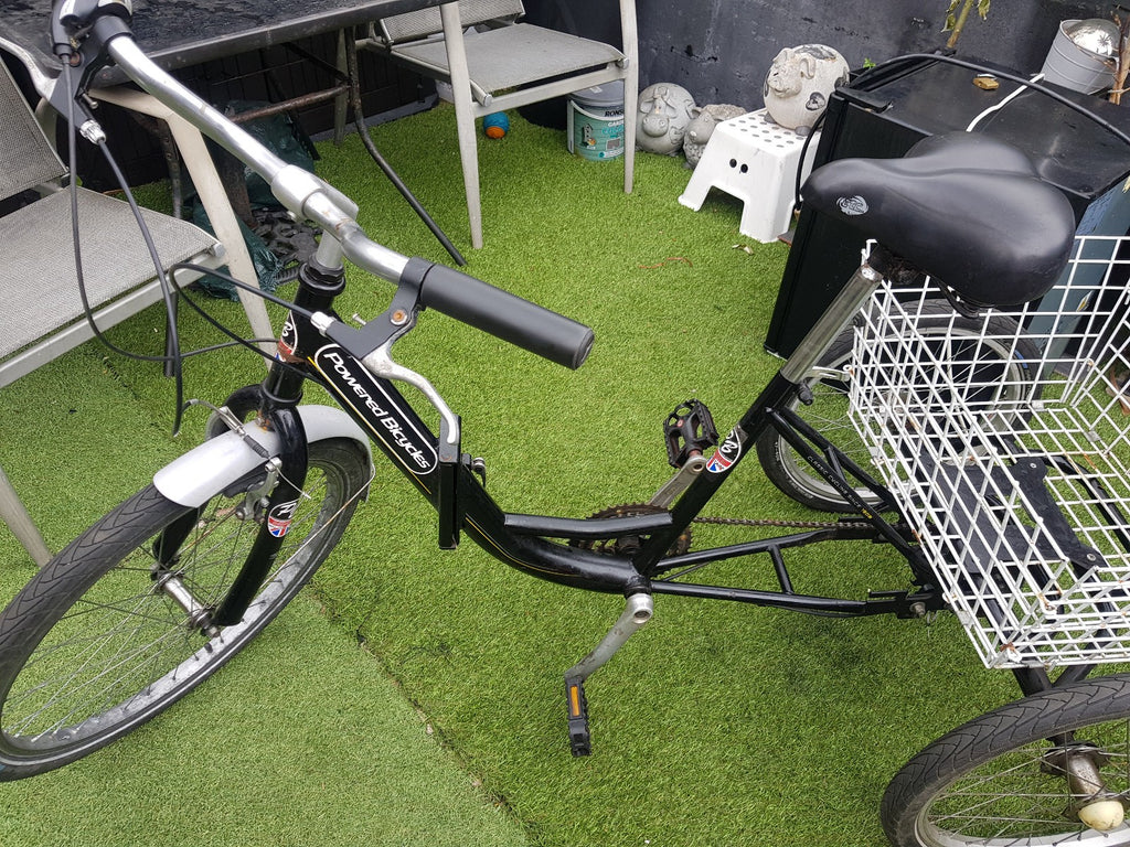 ADULT TRIKE 20 " WHEELS ....6 GEARS ...COMFORT SEAT..FOLDING