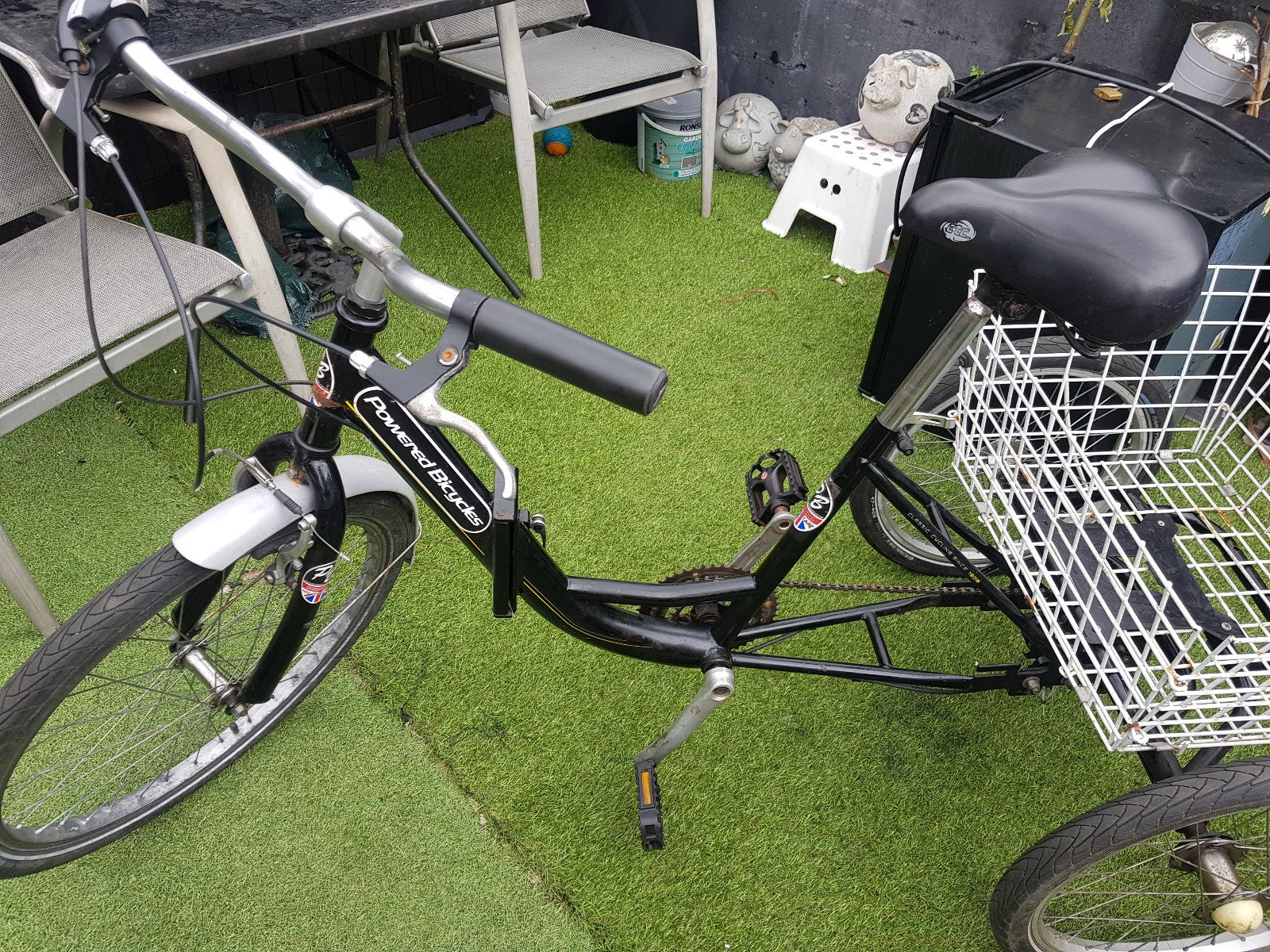 ADULT TRIKE 20 " WHEELS ....6 GEARS ...COMFORT SEAT..FOLDING