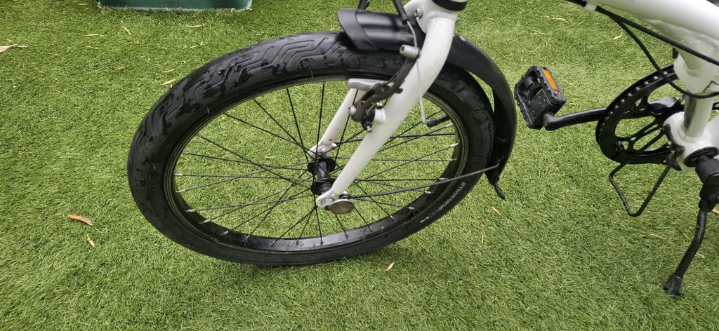 BTwin  Tilt 500 Folding Bike. White And Blue Aluminium Frame commuter bike