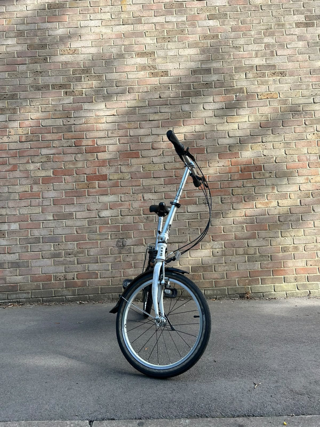 Dahon Vitesse Folding Bike 20in Silver/Black Rack Mudguards Kickstand