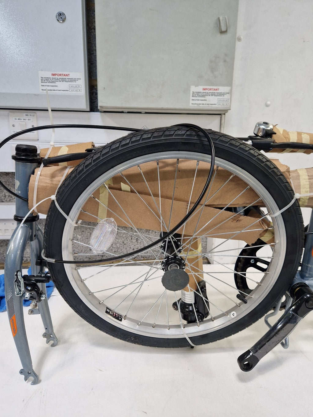 Apollo Tuck Folding Bike 20in Single-Speed One-Size Grey/Orange [Scuffed Wheel]