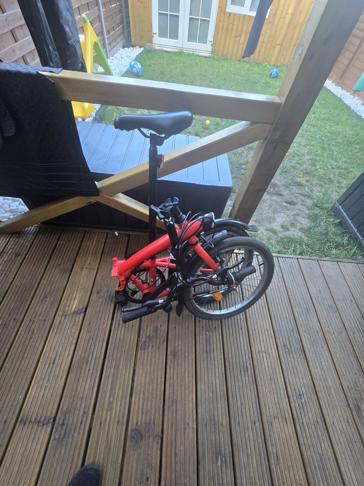 B’TWIN 20in Red Folding Bike V-Brake Mudguards Kickstand Grip Shifter
