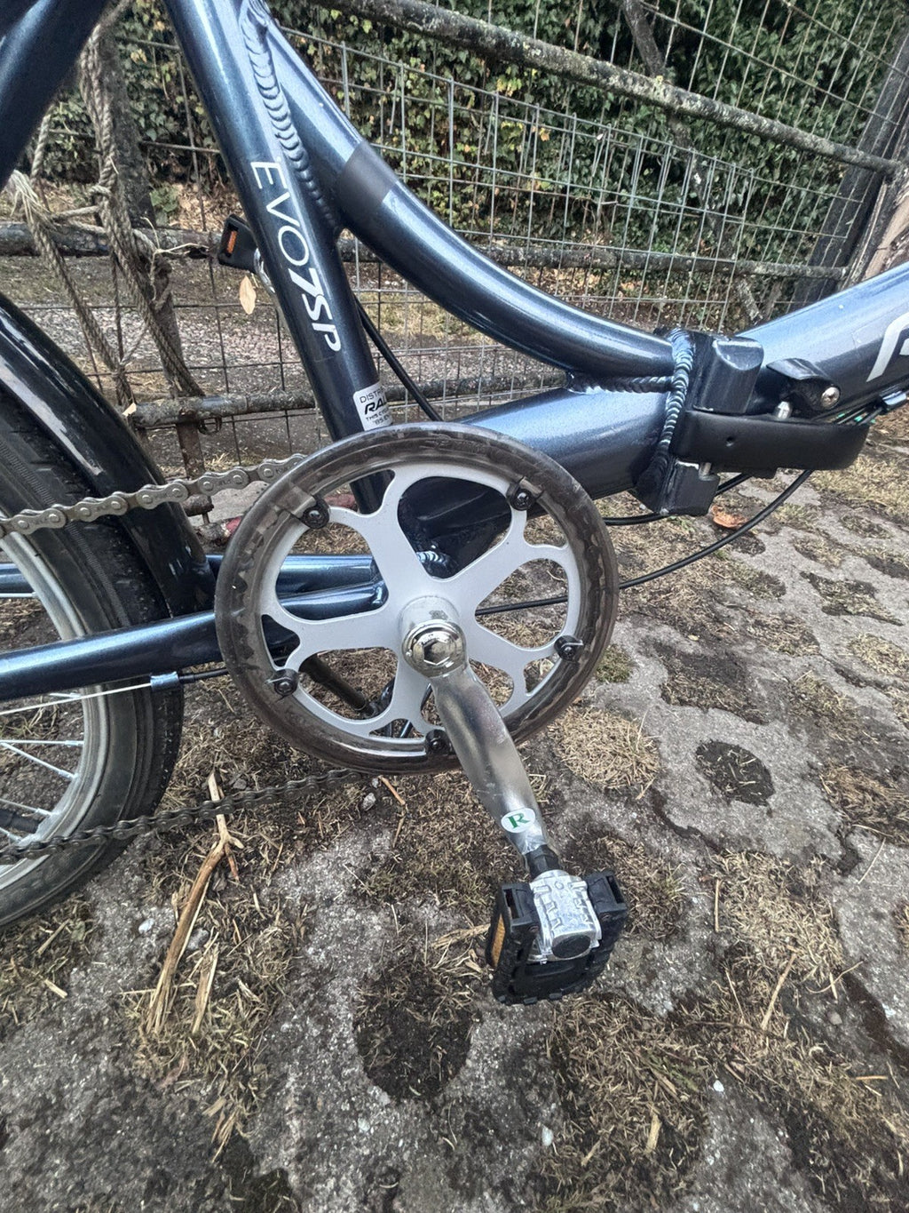 Raleigh Evo 7sp Folding Bike Aluminum Frame, 20" Wheels, 7-Speed with Revo Grip