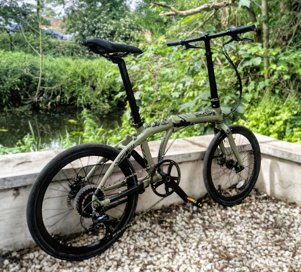 Carrera Intercity Disc 9-Speed Folding Bike, disc brakes, bike bag, low miles.