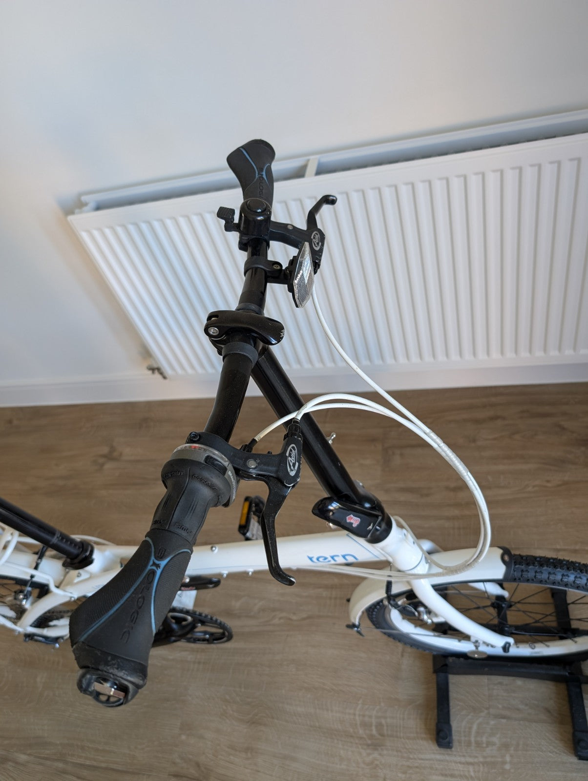 Tern Link P9 Folding Bike – White – Great Condition