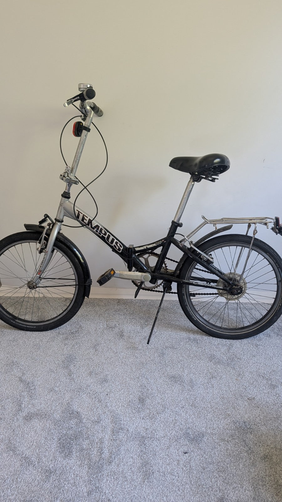 Folding Bicycle, Adults size 20 inch wheels condition used. Collection only!