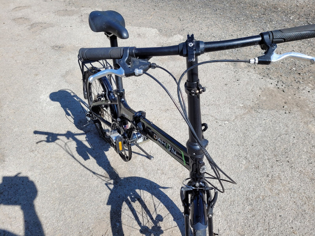 Dahon Vitesse D8 Folding Bike. Black with black  20" Wheels.