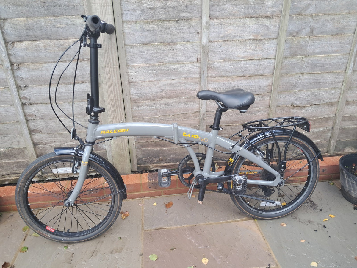 Raleigh Uno Two Folding Bike 20in Grey/Black Derailleur Rear Rack Mudguards
