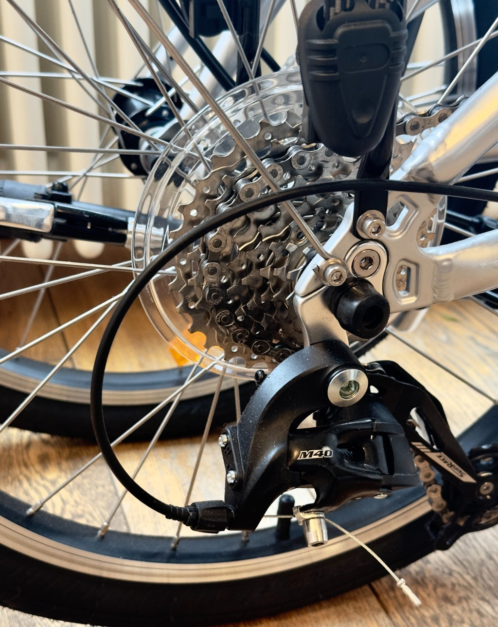 DAHON MARINER D8 FOLDING BIKE NEARLY NEW - SILVER