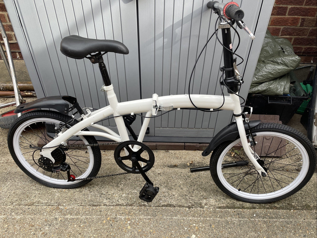 Fold Up Bike With Canvas Carry Bag Used twice Colour White