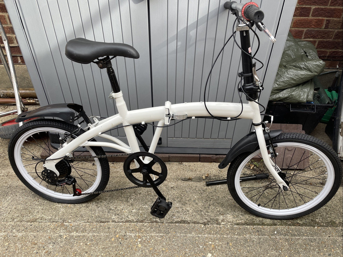 Fold Up Bike With Canvas Carry Bag Used twice Colour White