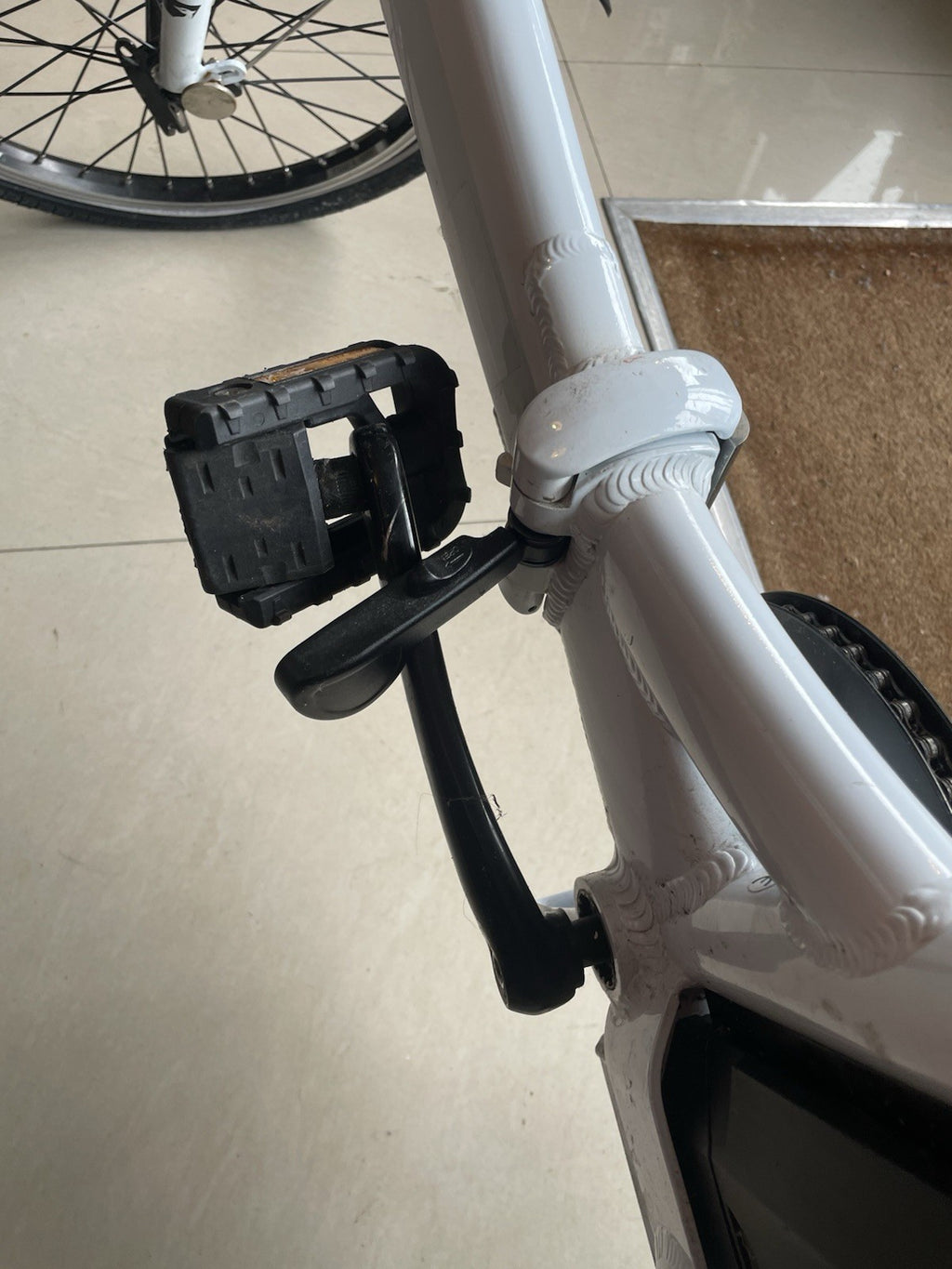 Raleigh Stow-E-Way Folding 7-Speed 20" Wheel Alloy E--Bike White Untested