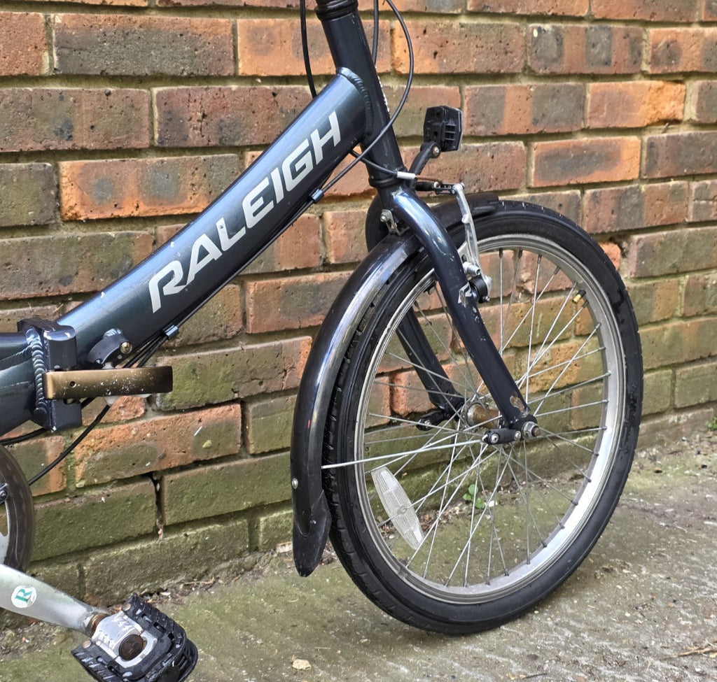 Raleigh EVO 7SP Folding Bike, Aluminum Frame, 20" Wheels, 7 Speed