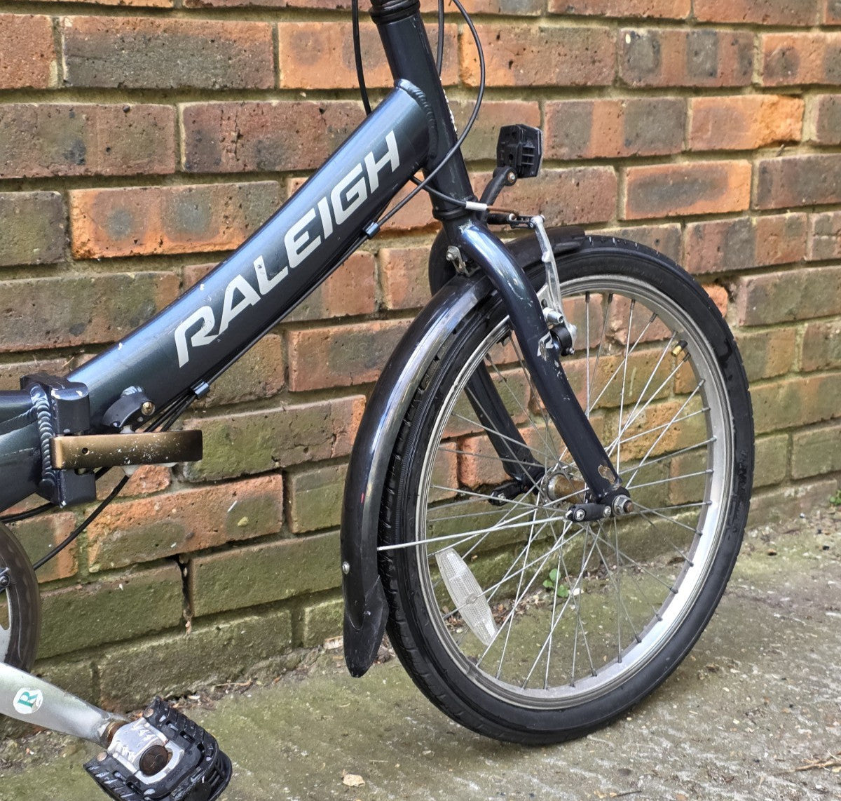 Raleigh EVO 7SP Folding Bike, Aluminum Frame, 20" Wheels, 7 Speed