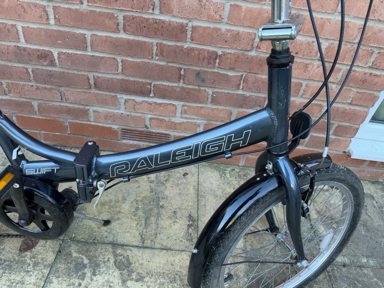 Blue Folding Raleigh Swift Fold up  Frame 6 Gears Revoshift 20” Wheels