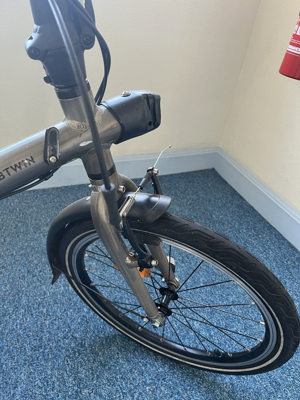 B’TWIN 560 Fold Bike 20in 9-Speed - includes lights, phone holder and pump