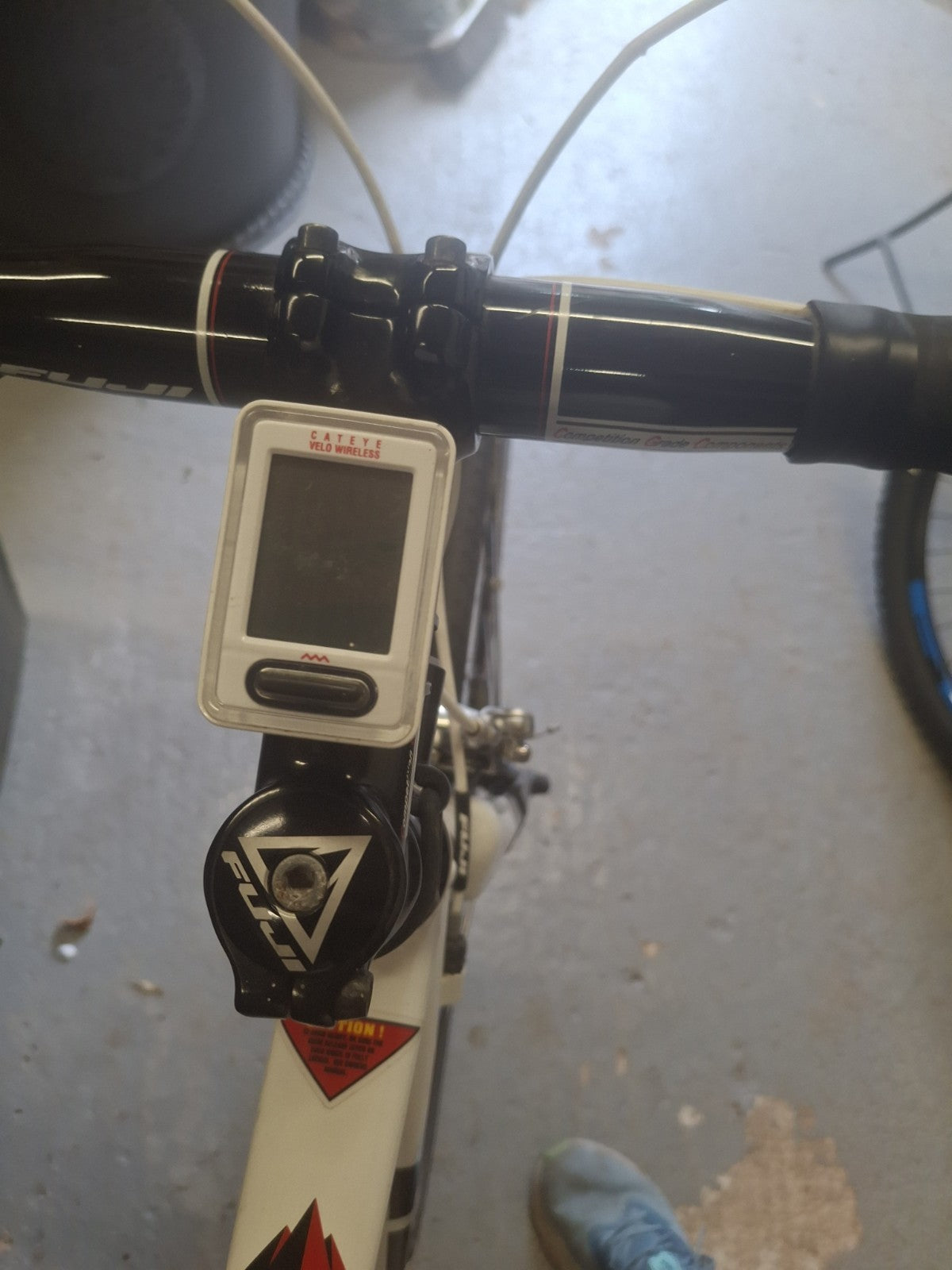 Fuji Mans Road Bike With Turbo Trainer And Pair Of Shoes Size 9