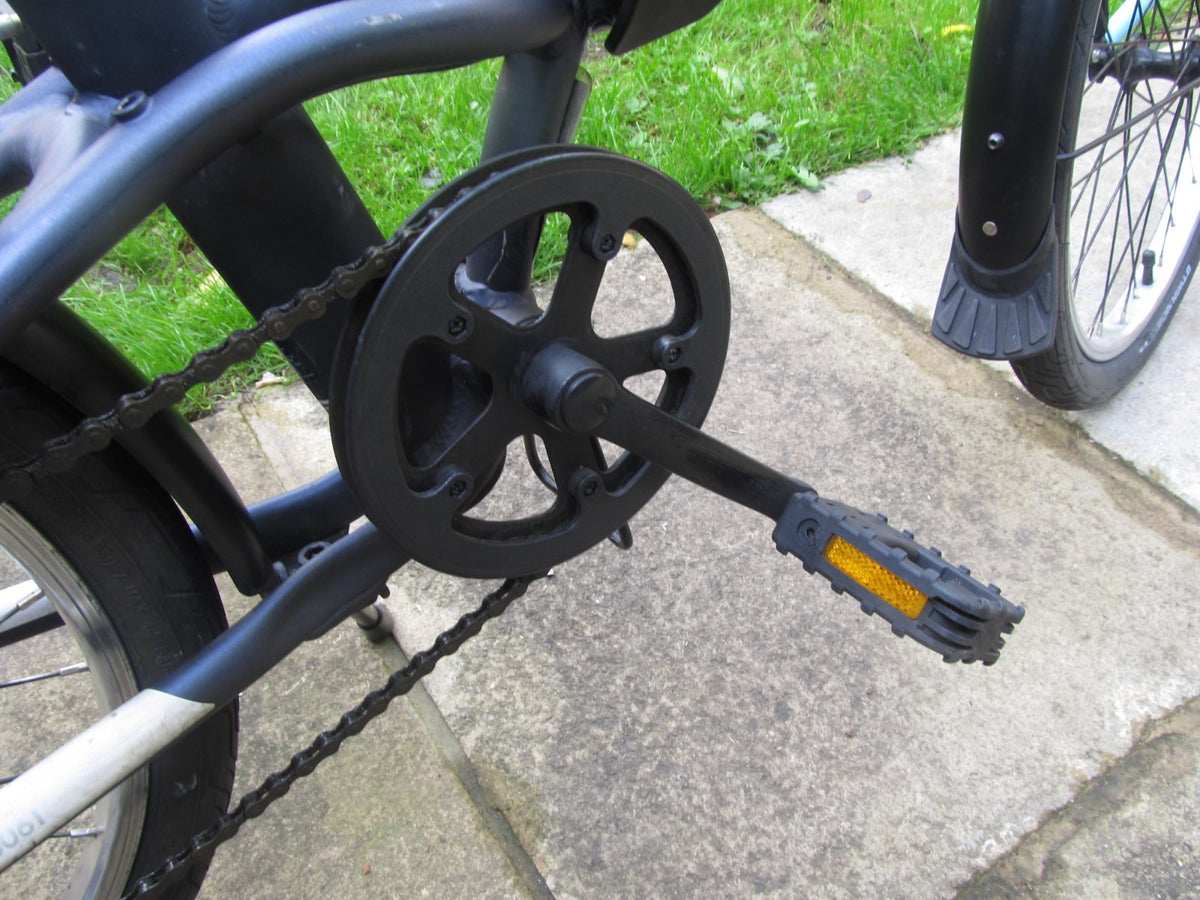 BIKE - FOLDING BIKE - 20 " WHEELS  - UNISEX - VERY GOOD CONDITION