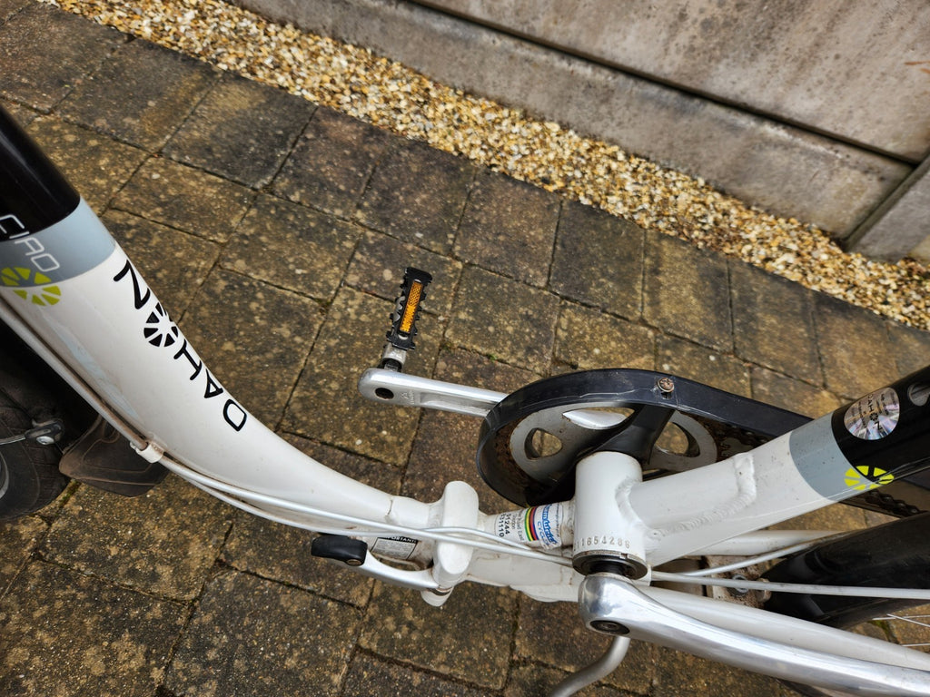 DAHON CAIO D7 FOLDING BIKE In SHINY WHITE. 20 Inch Wheels Great Condition